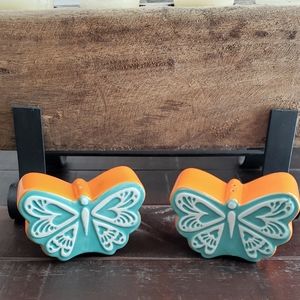 NWT- ceramic salt & Pepper shakers